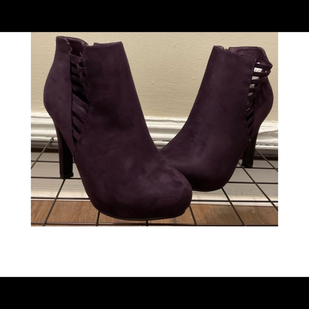 Never worn Size10w Purple High Heel.